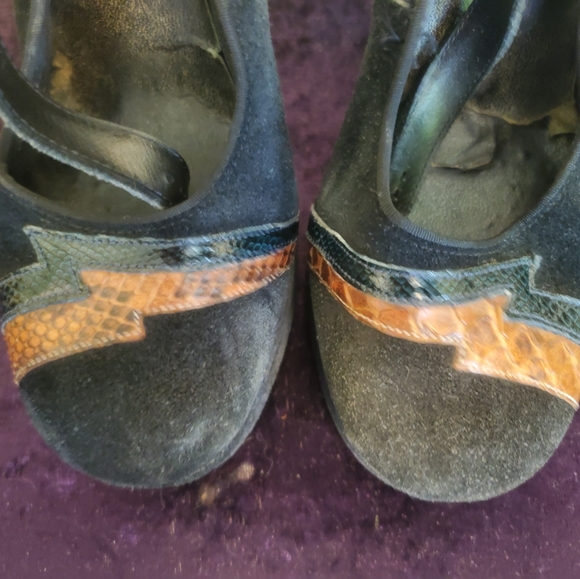RARE VINTAGE FOX AND FLUEVOG HEELS - Picture 6 of 10